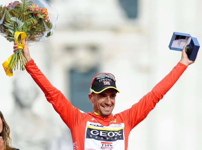 Juan Jose Cobo se bo, kot kaže, poslovil od rdeče majice, ki jo je na Vuelti osvojil leta 2011. FOTO: Reuters