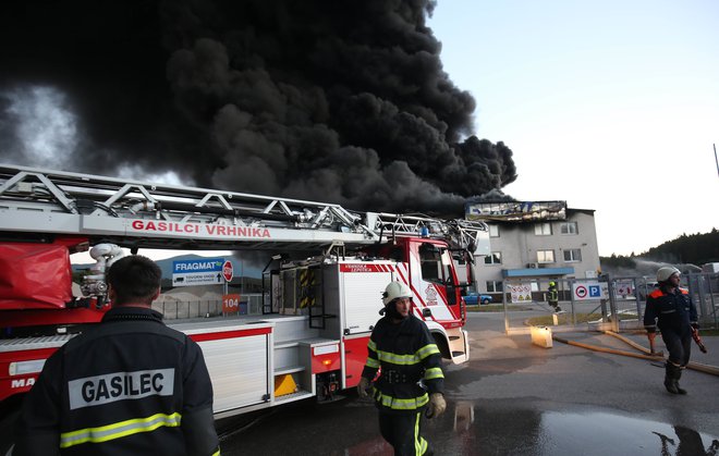 Požar v podjetju Fragmat. FOTO Ljubo Vukelič/Občina Cerknica