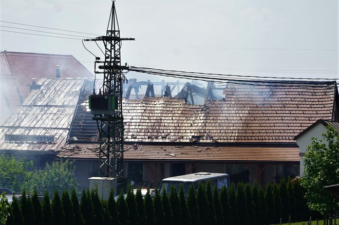 Gašenje v Trnovljah. FOTO: Brane Piano