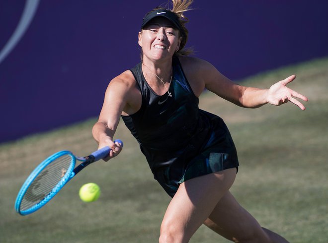 Marijo Šarapovo zanimajo številne stvari, a tenis je vendarle njena prva ljubezen. Včeraj je na Mallorci dosegla prvo zmago na travi po letu 2015. FOTO: AFP