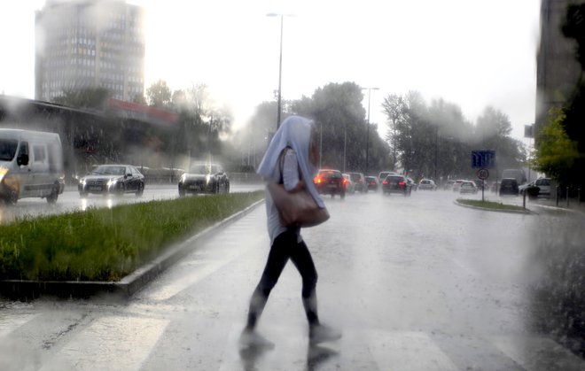 Ponoči bodo padavine povsod ponehale, delno se bo zjasnilo. FOTO: Roman Šipić