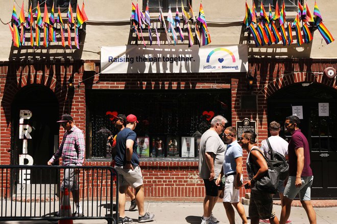 Stonewall Inn še vedno stoji na ulici Christopher Street 51&ndash;​53. FOTO: AFP