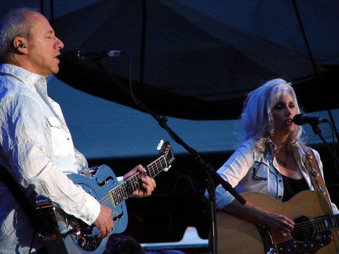 Mark Knopfler je sodeloval tudi z Emmylou Harris.<br />
Foto: promocijsko gradivo