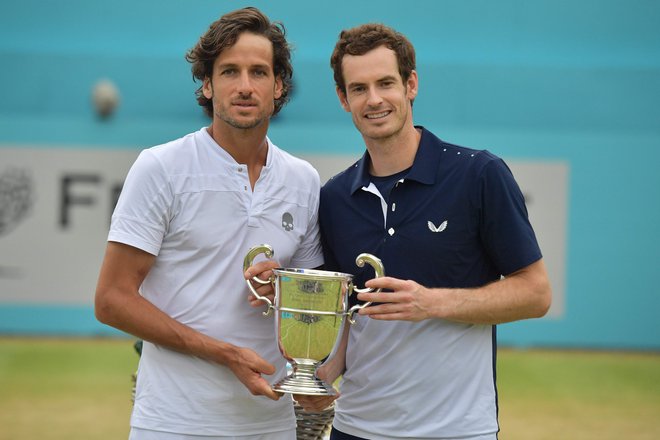 Andy Murray se je v Queen'su razveselil lovorike skupaj s Felicianom Lopezom, v Wimbledonu bo igral s Pierre-Huguesom Herbertom.<br />
FOTO: AFP