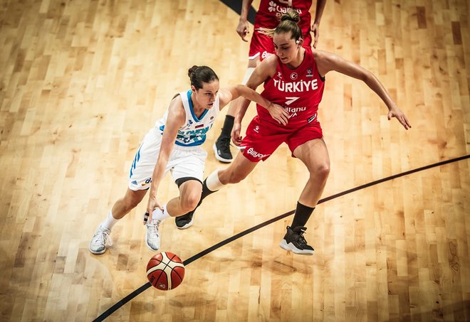Nika Barič ni bila pri metu (3:11), a je zbrala 12 asistenc. FOTO: FIBA