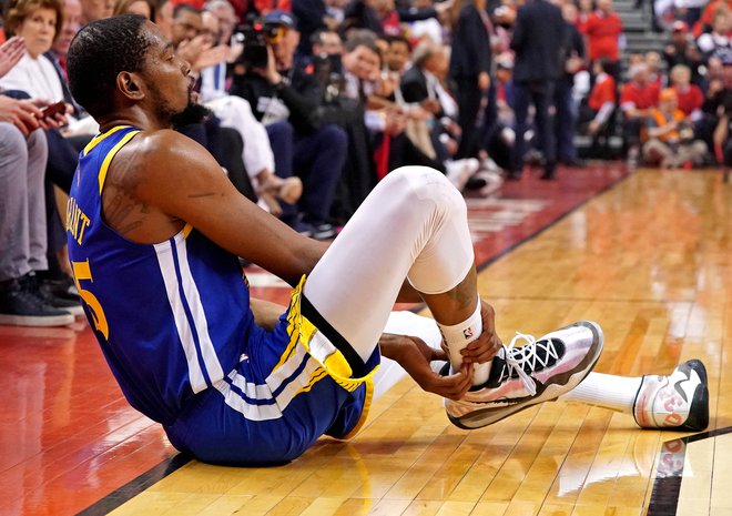 Zaradi poškodbe Ahilove tetive bo košarkarski superzvezdnik bržčas večino prihajajoče sezone izpustil. FOTO: Reuters