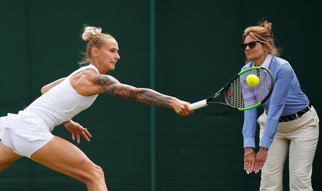 Polona Hercog kljub visokemu zaostanku v tretjem nizu ni obupala. FOTO: Reuters