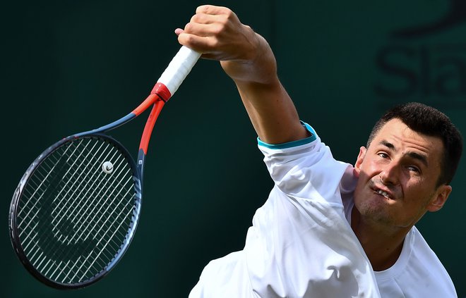 Avstralski teniški igralec Bernard Tomic naj bi se v Wimbledonu premalo trudil. FOTO: AFP