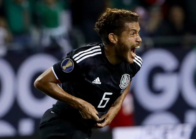 Mehičan Jonathan dos Santos se je takole veselil zmagovitega gola proti Američanom. FOTO: AFP