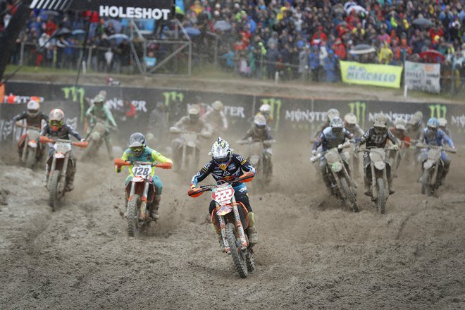 Antonio Cairoli (v ospredju) je držal vrh v prvi tretjini sezone, a na svoj deseti naslov svetovnega prvaka bo še moral počakati. FOTO: Leon Vidic/Delo