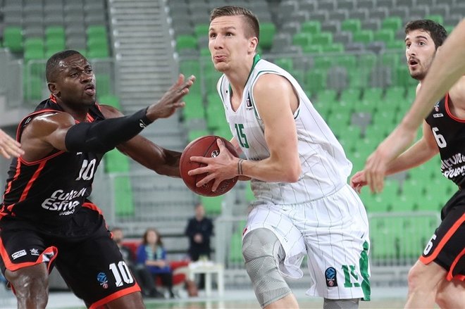 Sedmega decembra 2016 je Olimpija odigrala zadnjo tekmo v evropskem pokalu in pred 2348 gledalci v Stožicah izgubila z Valencio z 72:75. Gregor Hrovat je dosegel 18 točk. FOTO: EuroCup