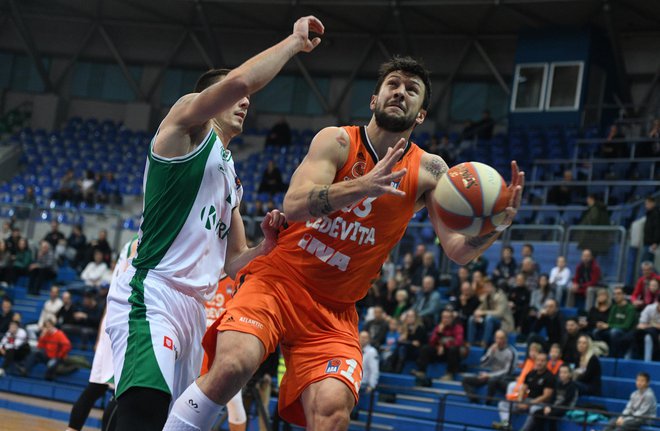 Robustni center Andrija Stipanović bo eno od orožij Cedevite Olimpije. FOTO: ABA