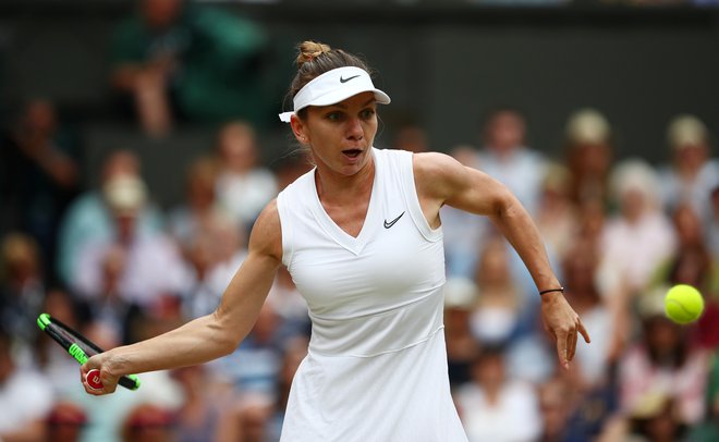 V finalu je Simona Halep povsem nadigrala Sereno Williams. FOTO: Reuters