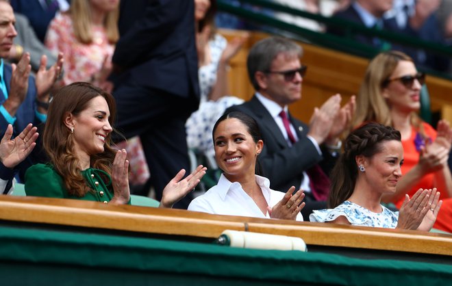Kate Middleton, Meghan Markle in Katina sestra Pippa Middleton so med ženskim finalom v kraljevi loži delovale kot tri srečne sestre. FOTO: Reuters