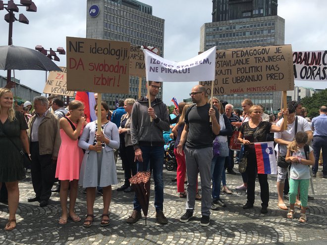 Starši otrok, ki obiskujejo zasebne šole, napovedujejo, da se bodo ponovno obrnili na ustavno sodišče, če zakona ne bo ustavil državni svet z odložilnim vetom. Foto Uroš Hočevar