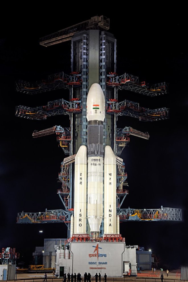 Indijska raketa GSLV Mk-III. Zaradi tehničnih težav je niso izstrelili. FOTO: Isro