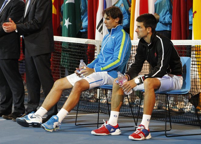 Včasih za podelitev ni dovolj moči – Rafael Nadal in Novak Đoković po finalu OP Avstralije 2012. FOTO: Reuters