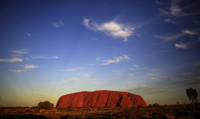 Od letošnje jeseni bo pristop na Uluru prepovedan, ne le odsvetovan. FOTO: Reuters