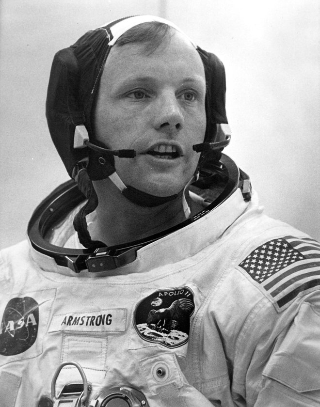 Neil A. Armstrong ob začetku misije, pred vkrcanjem na vesoljsko vozilo Saturn V. Foto Afp