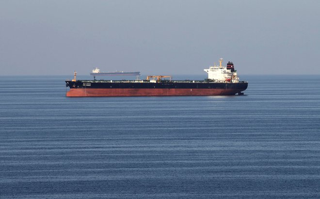 Ladijski promet v čedalje bolj razgreti Hormuški ožini. FOTO:&nbsp; REUTERS/Hamad I Mohammed