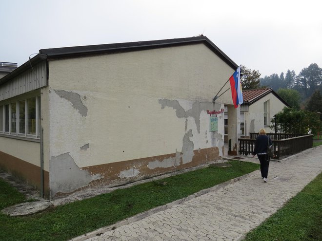 Dotrajan vrtec Najdihojca bi bilo treba takoj obnoviti ali zgraditi novega, toda denarja ni. FOTO: Bojan Rajšek/Delo