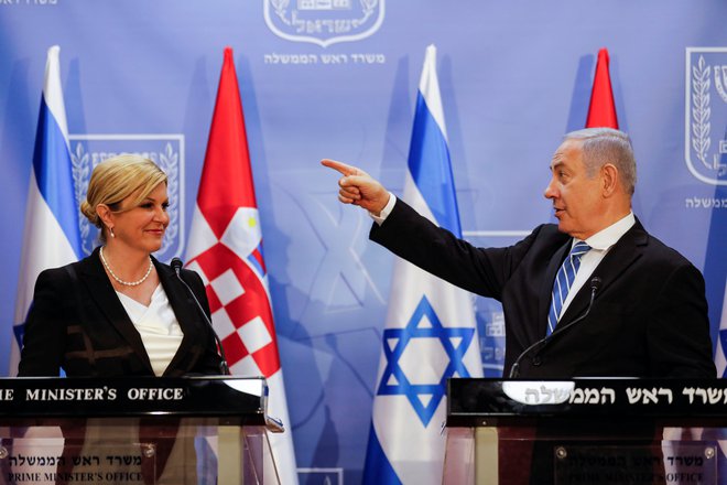Hrvaško predsednico Kolindo Grabar-Kitarović je med njenim obiskom v Izraelu, ki je dvignil veliko prahu, sprejel tudi premier Benjamin Netanjahu. FOTO: Reuters