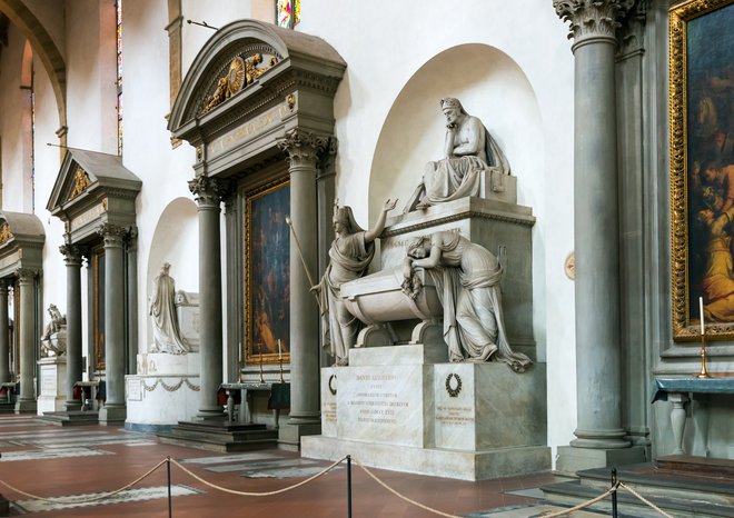 Obiskovalci Firenc si lahko ogledajo le umetnikov simbolični grob. FOTO: Shutterstock