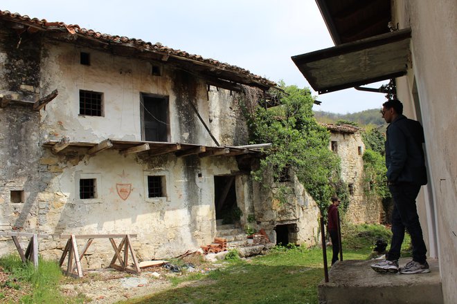 ▶ Obnova vasi se je odmaknila v prihodnje leto. Foto Blaž Močnik