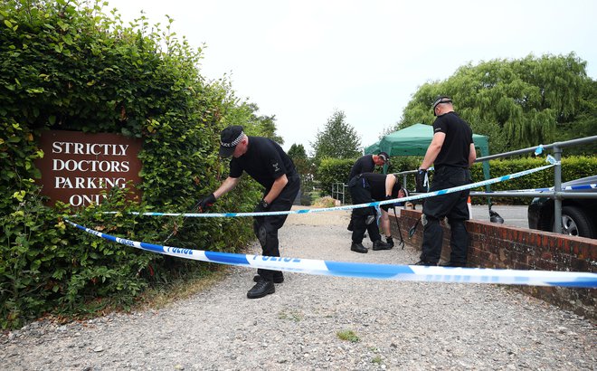 Obmetavanje s krivdo za lansko dogajanje v Salisburyju med velesilama se ne konča. FOTO: Reuters