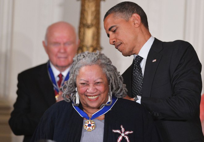 Toni Morrison je odlikovanje podelil tudi Barack Obama. FOTO: Mandel Ngan/AFP