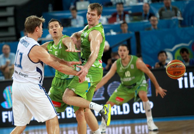 Zoran Dragić in Jaka Lakovič sta soborca še iz reprezentance, zdaj pa bosta sodelovala še v nemškem klubu kot igralec in trener. FOTO: Roman Šipić/ Delo