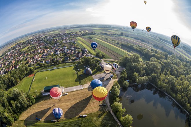 S priključitvijo Prekmurja matičnemu narodu je bilo približno 70.000 Slovencev znova združenih z rojaki, 6000 jih je ostalo na oni strani meje. FOTO: Jure Banfi