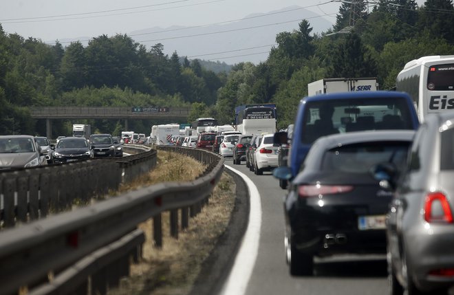 Največ prometa in zastojev bo na avtocestah od Avstrije proti Hrvaški in nazaj. FOTO: Blaž Samec/Delo