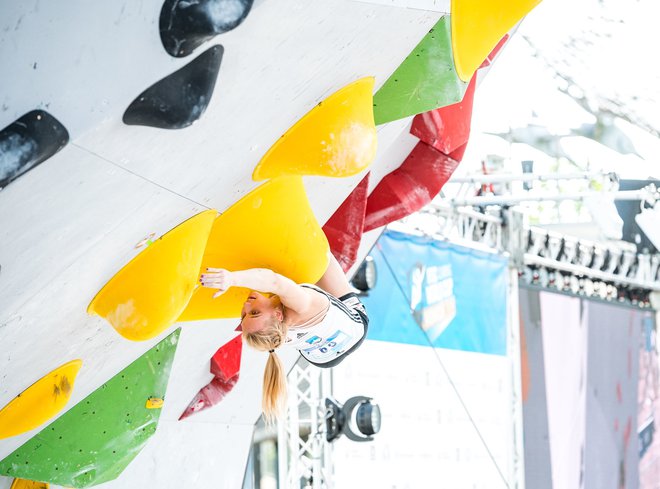 Janja Garnbret uživa na balvanih. In kadar uživa, je nepremagljiva. FOTO: Rene Oberkirch/IFSC