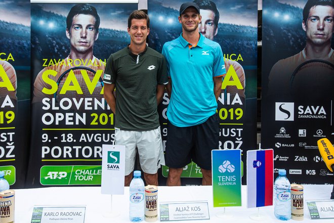 Aljaž Bedene (levo) in Blaž Rola sta prvi in tretji nosilec challengerja v Portorožu, njuni poti pa bi se lahko križali v polfinalu. FOTO: Grega Valančič/Sportida