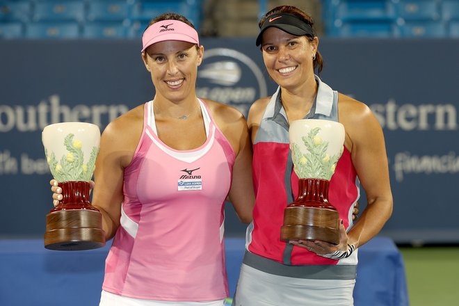 Andreja Klepač in Čehinja Lucie Hradecka. FOTO: Matthew Stockman/Afp