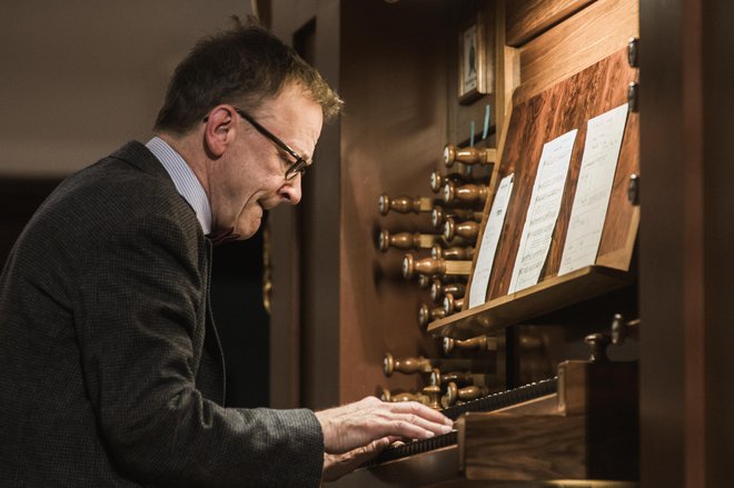 švicarski organist Rudolf Lutz, eden od vodilnih poznavalcev zgodovinskih tehnik improvizacije. Foto Jana Jocif