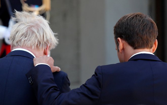Boris Johnson in Emmanuel Macron. Foto Reuters