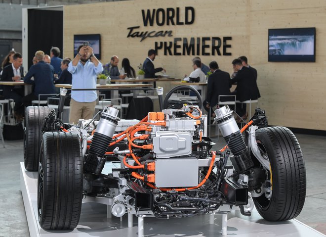 V sredo so predstavili prvi povsem električni Porsche, model Taycan. FOTO: Patrick Pleul /AFP