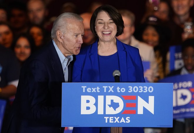 Amy Klobuchar je podprla demokratsko kandidaturo Joeja Bidna. FOTO: Eric Thayer/Reuters