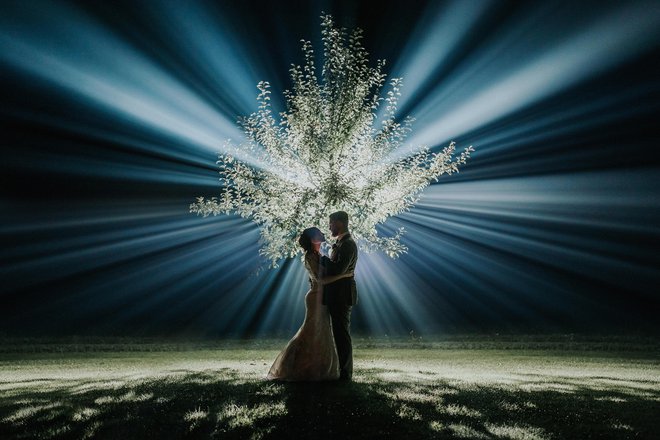 Kdaj se bodo lahko pari znova poročali, v tem trenutku ni mogoče reči. Nekateri so obrede, načrtovane za avgust, že prestavili, drugi še upajo. FOTO: Ana Gregorič