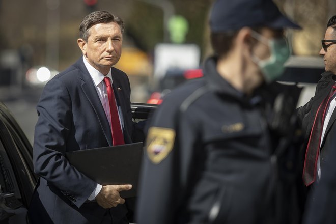 Borut Pahor v dobršnem delu svojega velikonočnega nagovora in intervjuja bolj ali manj poučeval državljane o svojem razumevanju strankarske demokracije. Foto Voranc Vogel