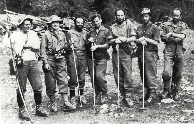 &raquo;Sedem veličastnih&laquo;, člani naše prve himalajske odprave leta 1960, z leve: Aleš Kunaver, Ante Mahkota, Zoran Jerin, Stane Kersnik, Ciril Debeljak - Cic, Andrej Robič in Marjan Keršič - Belač. FOTO: arhiv odprave