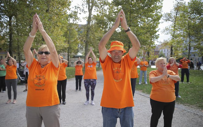 Kdor zna osmisliti svojo predstavo o staranju, lahko tudi v teh letih živi polno in zadovoljno. FOTO: Jože Suhadolnik