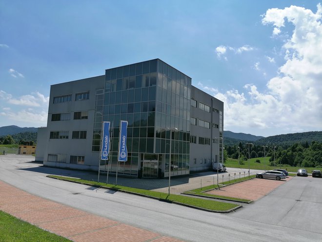 Tovarna Lindab v Godoviču bo še naprej proizvajala klimatske sisteme, a pod novim lastnikom. FOTO: Anja Intihar