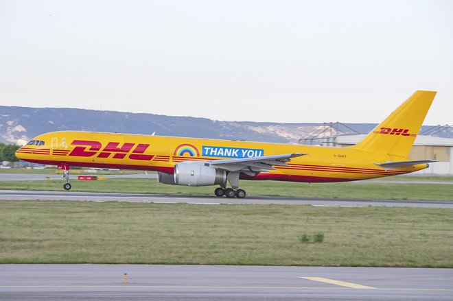 Letalo z napisom &raquo;Hvala&laquo; DHL uporablja kot običajni mrežni let z registrsko številko G-DHKF za različne destinacije po Evropi in širše.<br />
FOTO: Alexandre Dudath/DHL