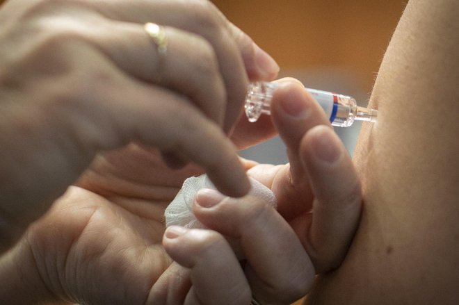 Kitajska cepiva naj bi bila na voljo že oktobra. FOTO: Voranc Vogel/Delo