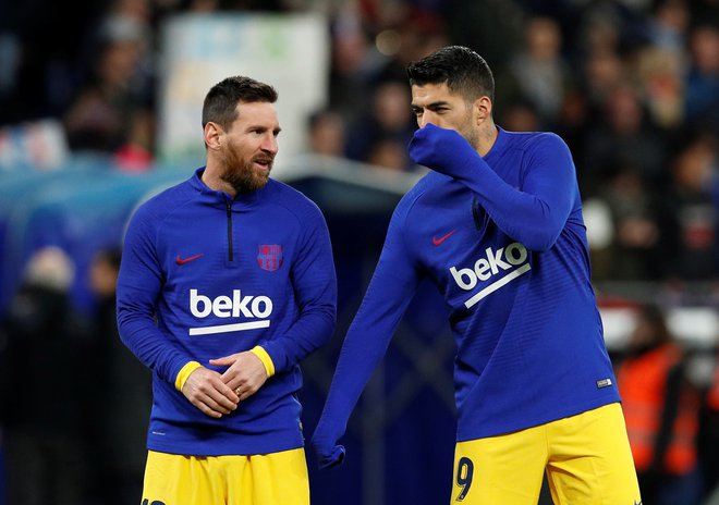 Še pred mesecem dni sta bila Lionel Messi in Luis Suarez bolj ali manj bivša člana Barcelone, a bosta zaradi različnih okoliščin tudi v novi sezoni igrala za katalonskega velikana.&nbsp; FOTO: Albert Gea/Reuters