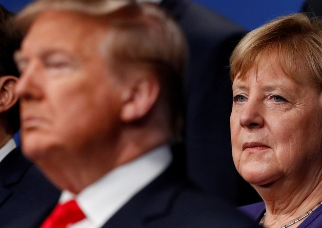 Ameriški predsednik Donald Trump in nemška kanclerka Angela Merkel sta na bojni nogi zaradi Severnega toka 2.<br />
Foto: Peter Nicholls/Reuters