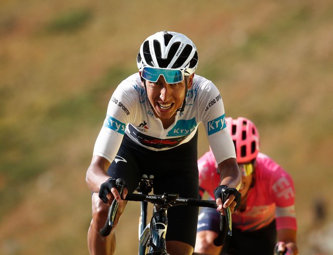 Egan Arley Bernal Gomez je lani na Touru zmagal, letos je trpljenje in nemoč sklenil z odstopom. FOTO: Benoit Tessier/Reuters